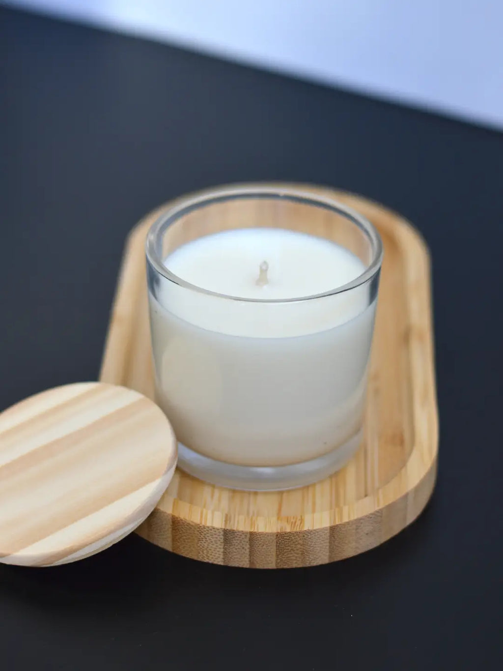 vela aromatica perfumada aroma baunilha copo vidro transparente reutilizavel com tampa de madeira